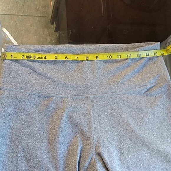 OLD NAVY workout capris - Picture 4 of 8